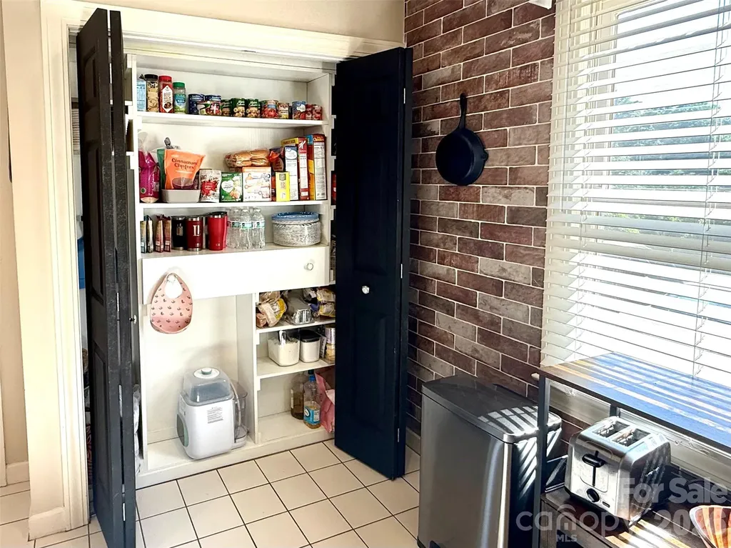 2705 North Center Street NW Hickory NC 28601