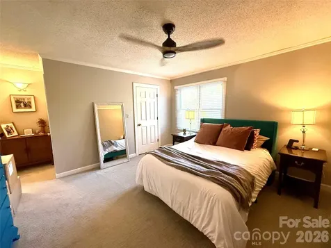 2705 North Center Street NW Hickory NC 28601