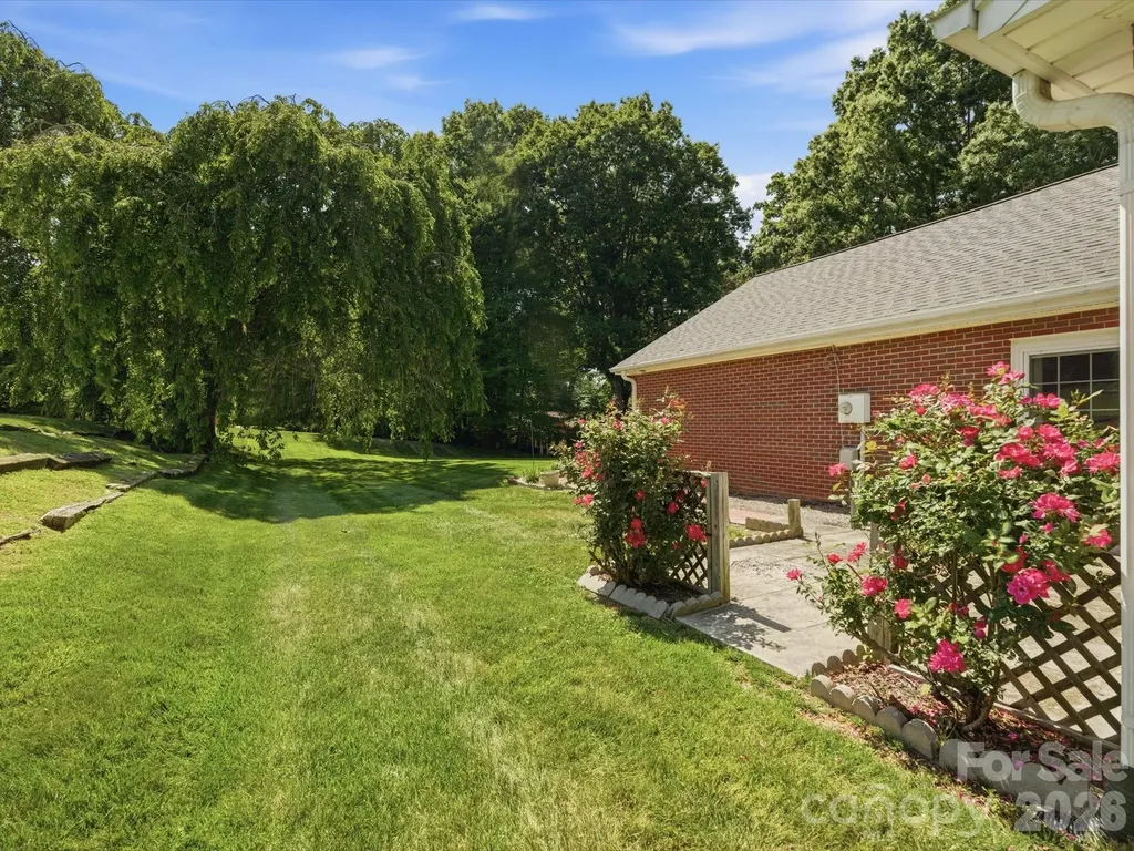 1020 Longreen Drive Kernersville NC 27284