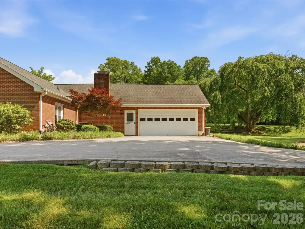 1020 Longreen Drive Kernersville NC 27284