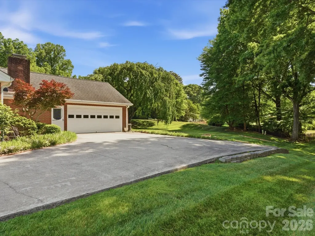 1020 Longreen Drive Kernersville NC 27284