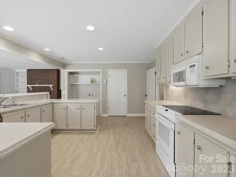 1020 Longreen Drive Kernersville NC 27284