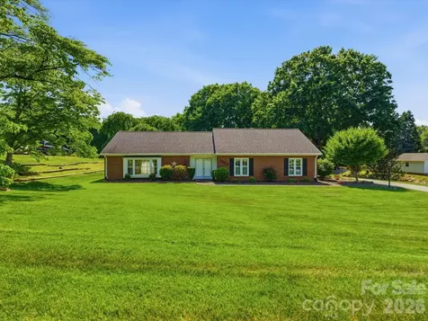 1020 Longreen Drive Kernersville NC 27284