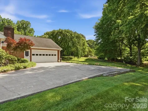 1020 Longreen Drive Kernersville NC 27284