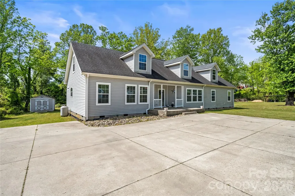 111 Robin Street Hendersonville NC 28739