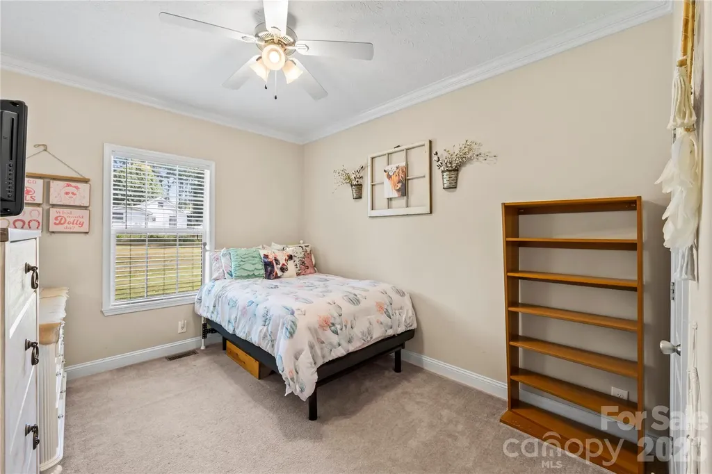 111 Robin Street Hendersonville NC 28739