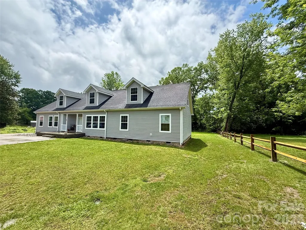 111 Robin Street Hendersonville NC 28739