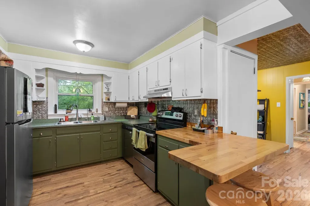 105 7th Street Black Mountain NC 28711