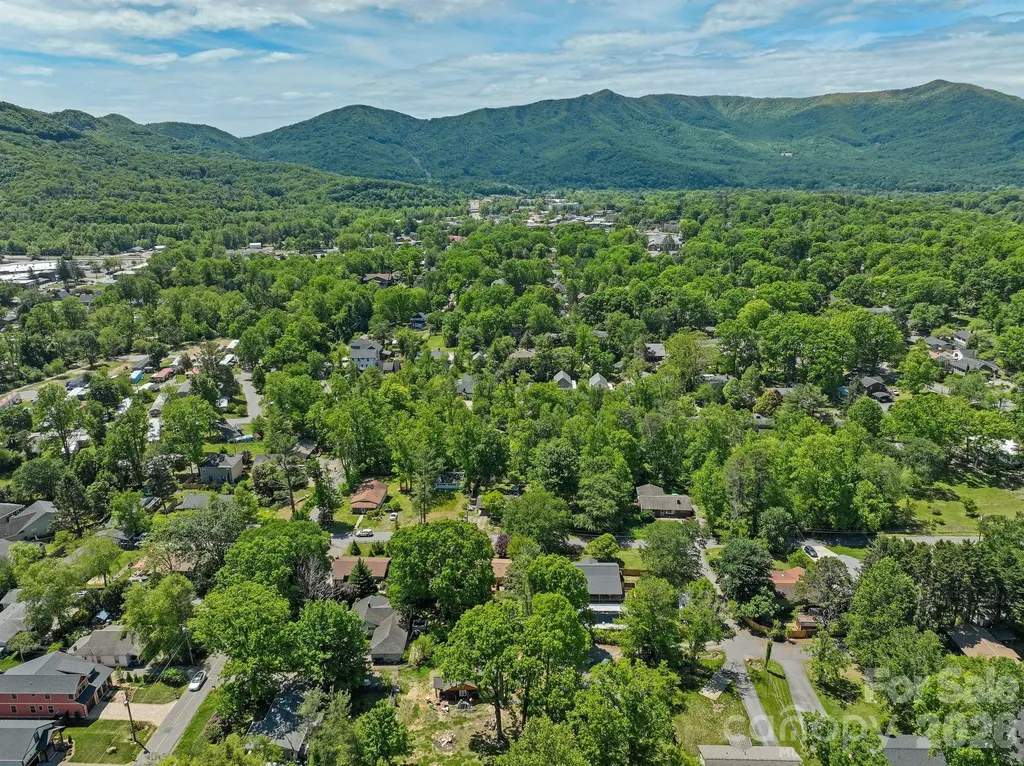 105 7th Street Black Mountain NC 28711