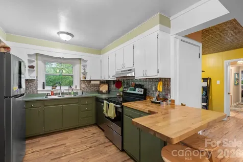 105 7th Street Black Mountain NC 28711