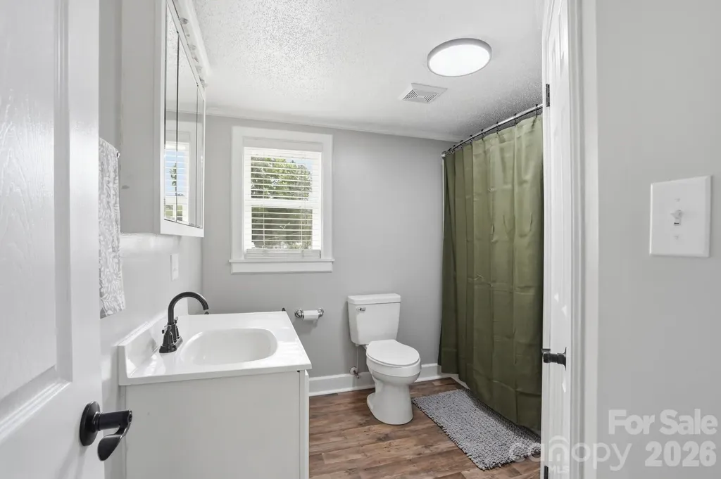 215 W Dallas Road Stanley NC 28164