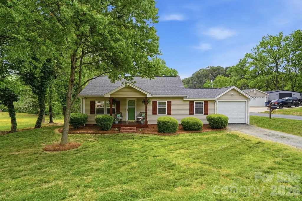 215 W Dallas Road Stanley NC 28164