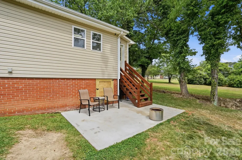 215 W Dallas Road Stanley NC 28164