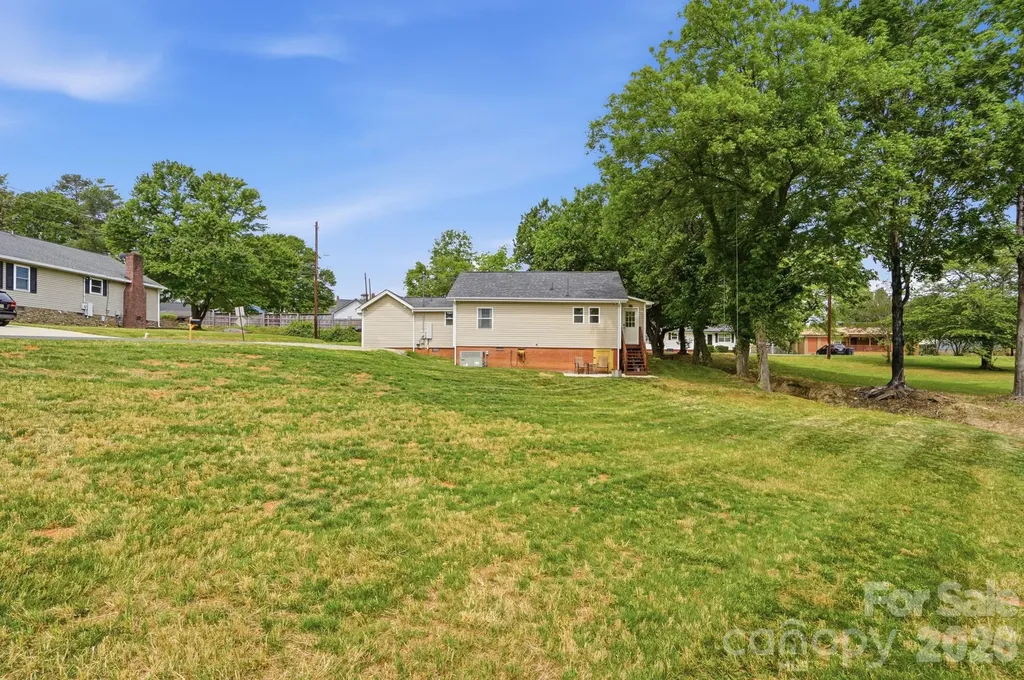 215 W Dallas Road Stanley NC 28164