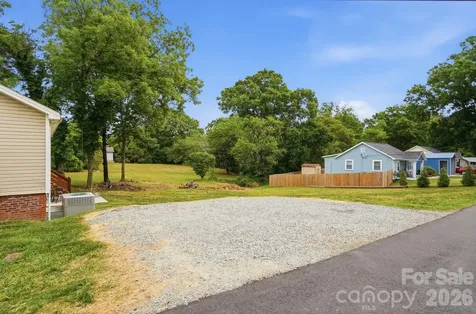 215 W Dallas Road Stanley NC 28164