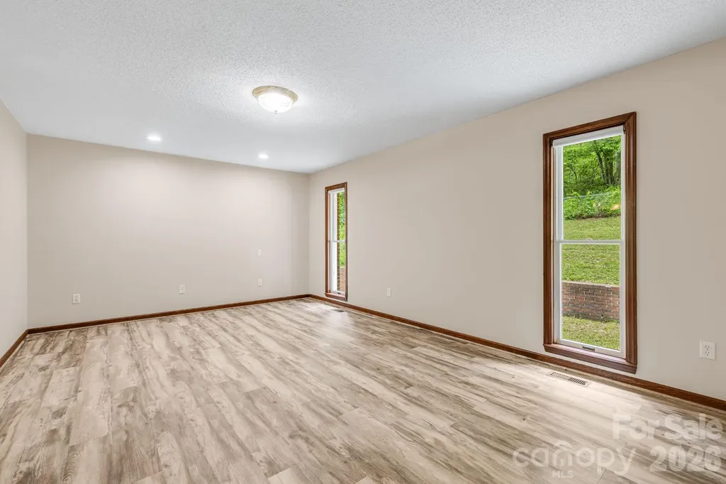35 Byrd Road Candler NC 28715