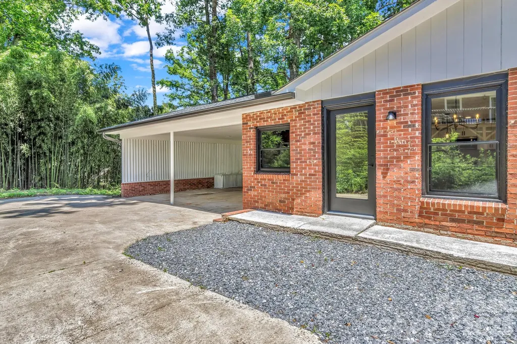 4 Barnes Road Asheville NC 28803