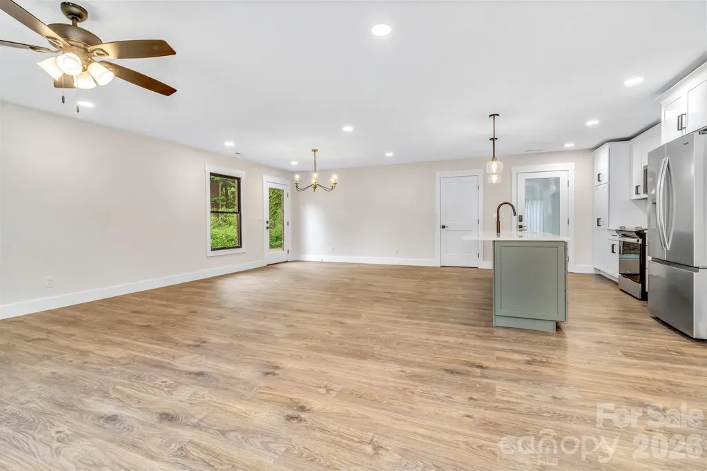 4 Barnes Road Asheville NC 28803