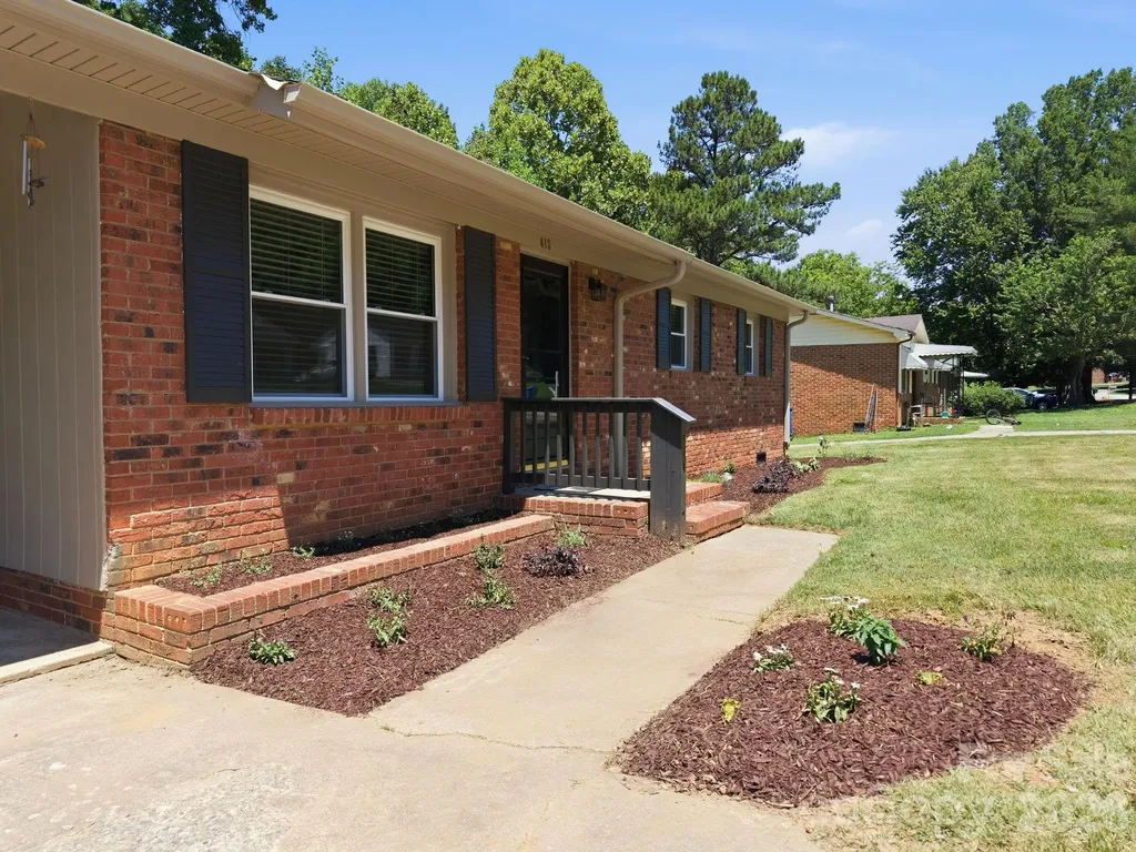 413 E Mclelland Avenue Mooresville NC 28115