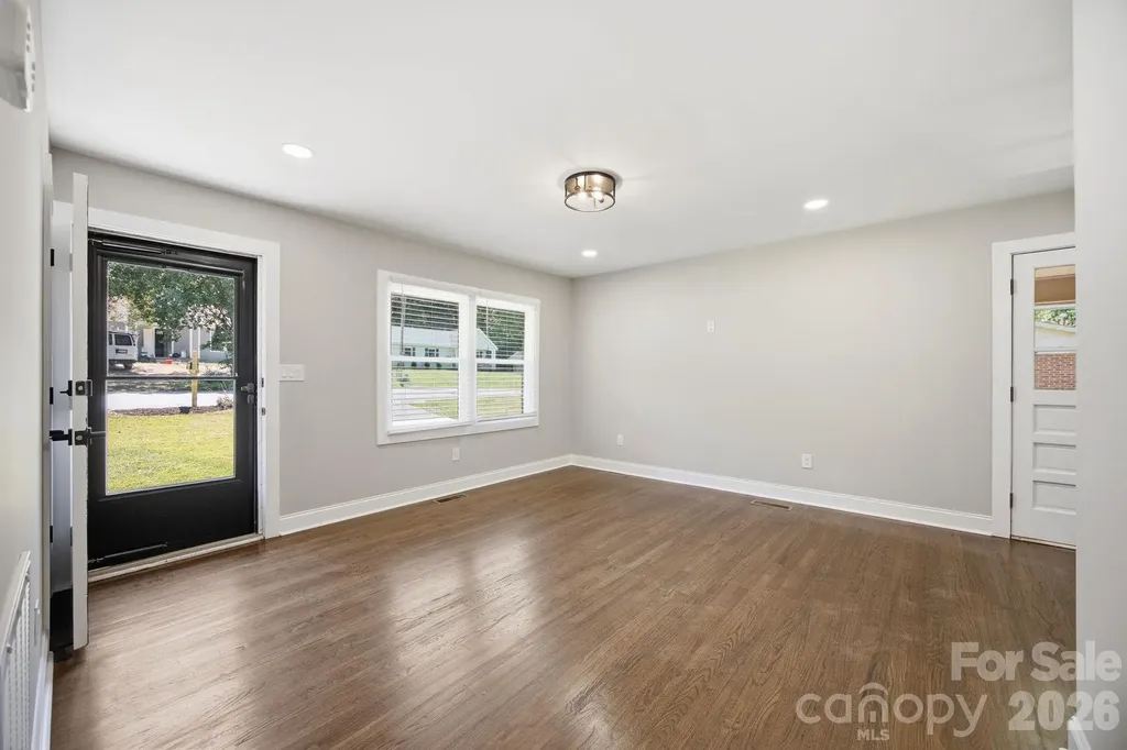 413 E Mclelland Avenue Mooresville NC 28115