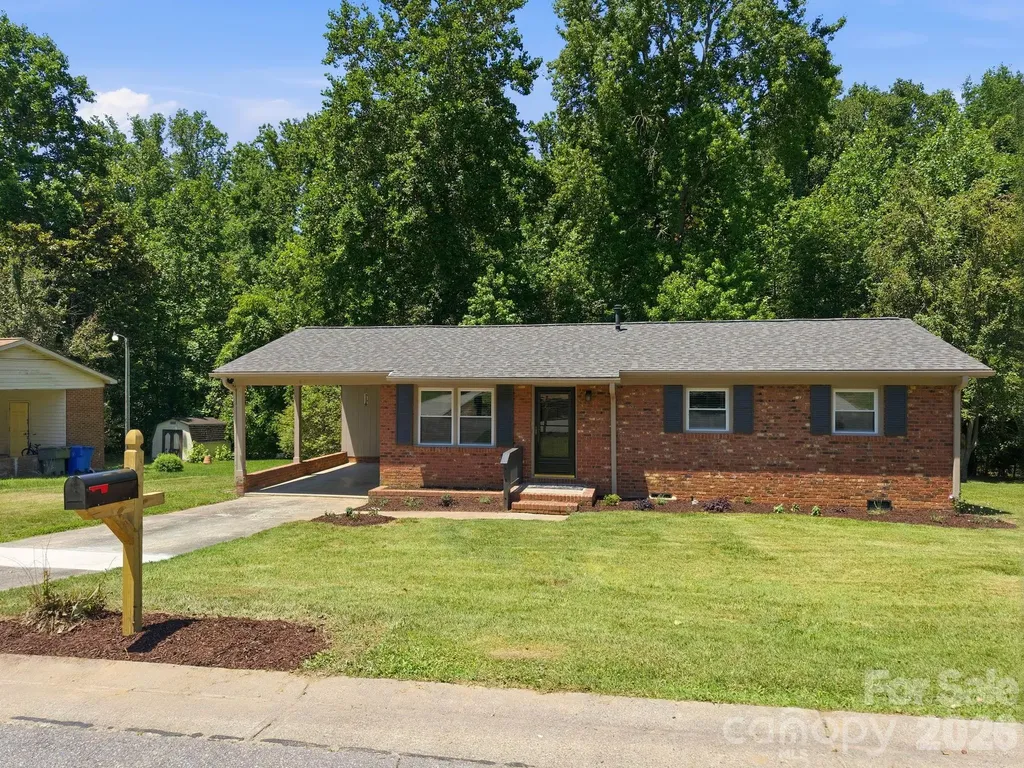 413 E Mclelland Avenue Mooresville NC 28115