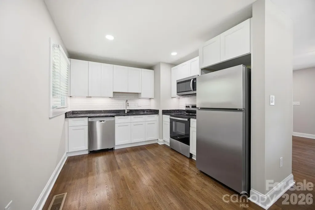 413 E Mclelland Avenue Mooresville NC 28115