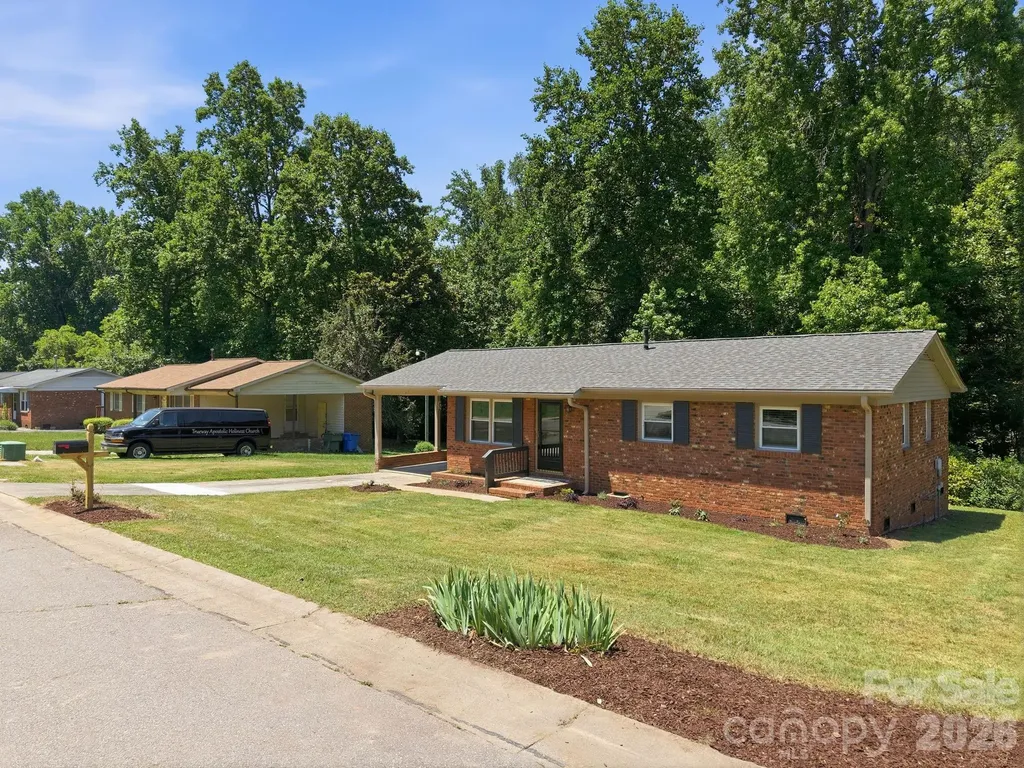413 E Mclelland Avenue Mooresville NC 28115