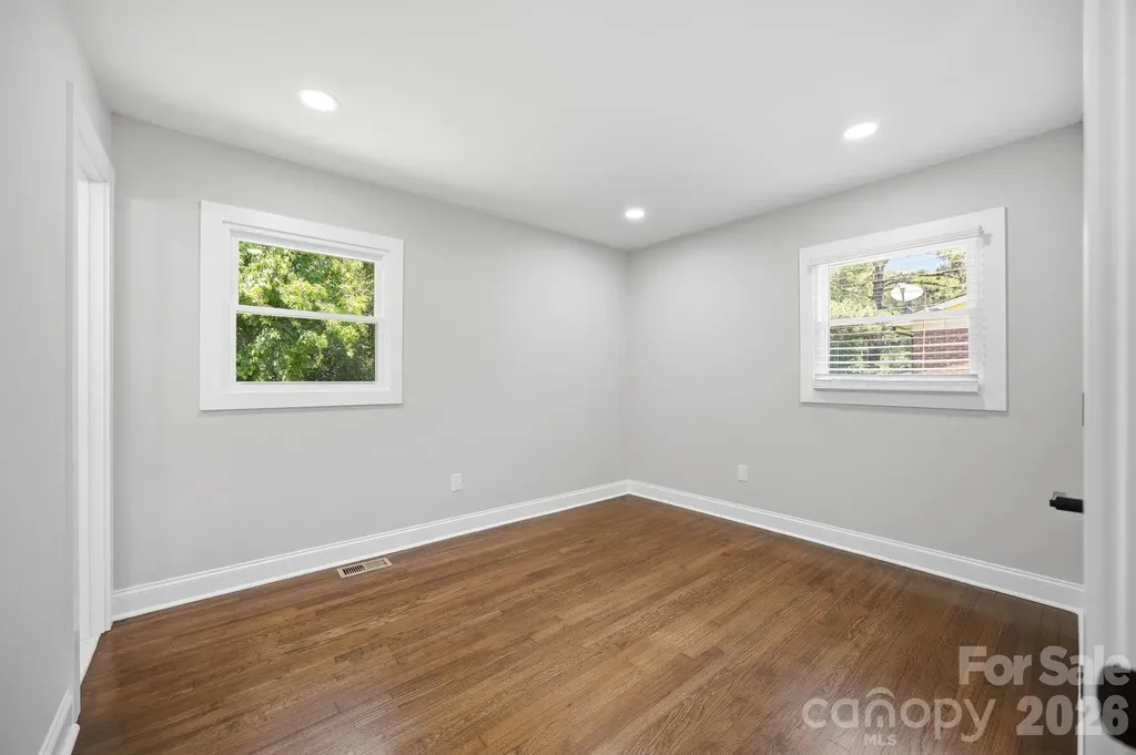 413 E Mclelland Avenue Mooresville NC 28115