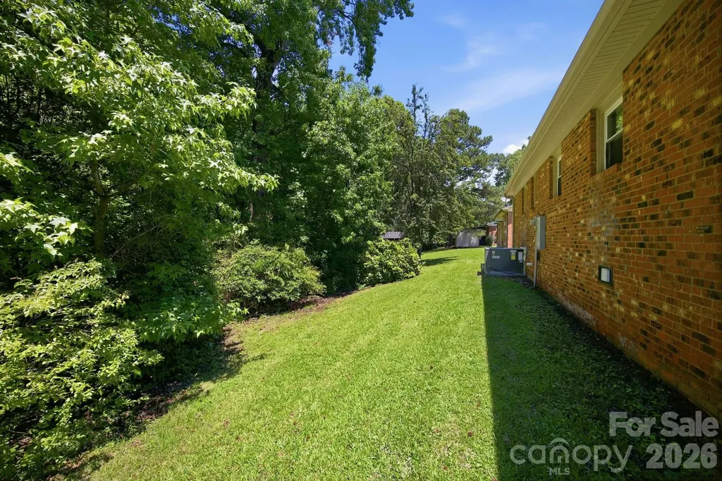 413 E Mclelland Avenue Mooresville NC 28115