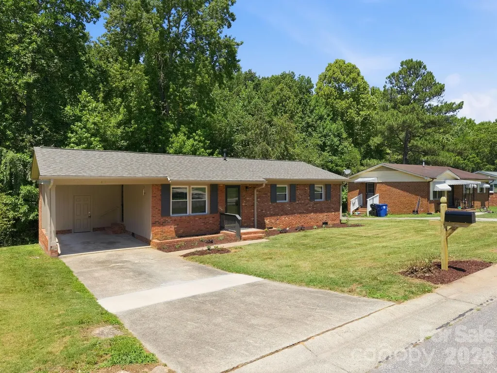 413 E Mclelland Avenue Mooresville NC 28115