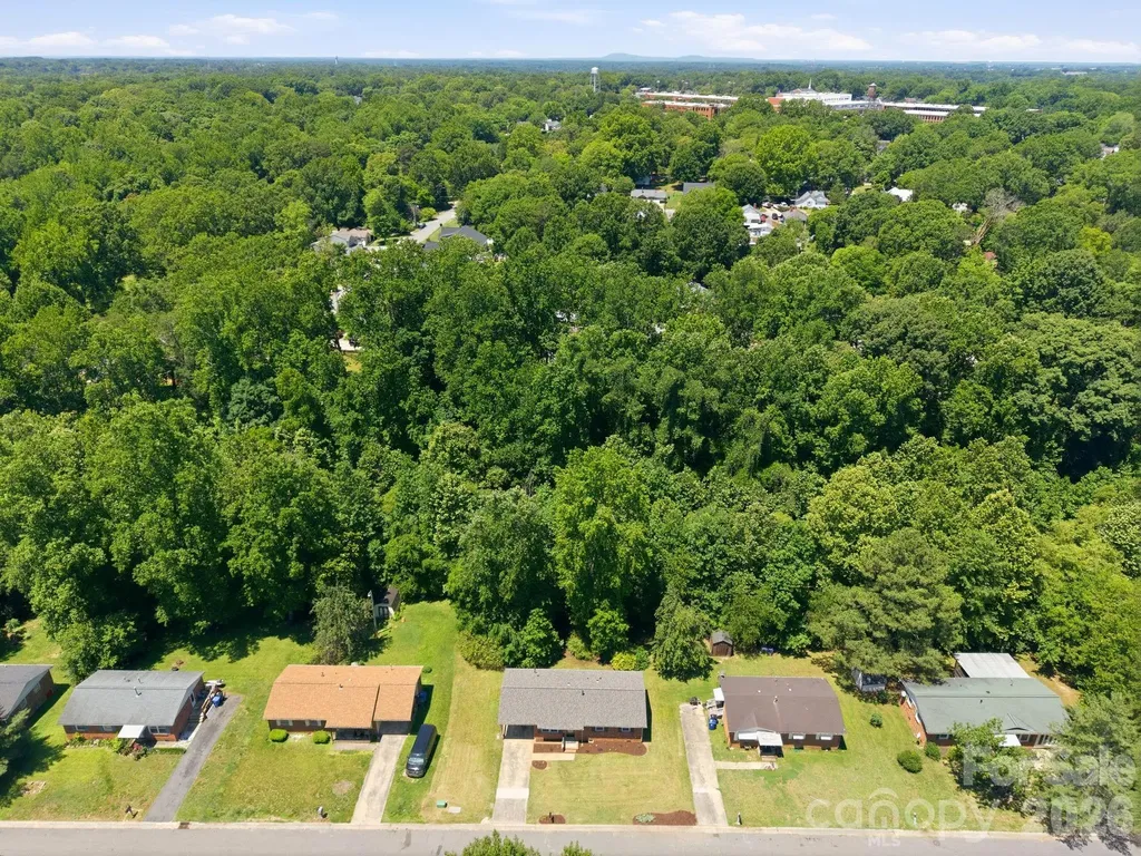 413 E Mclelland Avenue Mooresville NC 28115