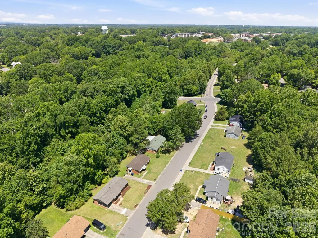 413 E Mclelland Avenue Mooresville NC 28115