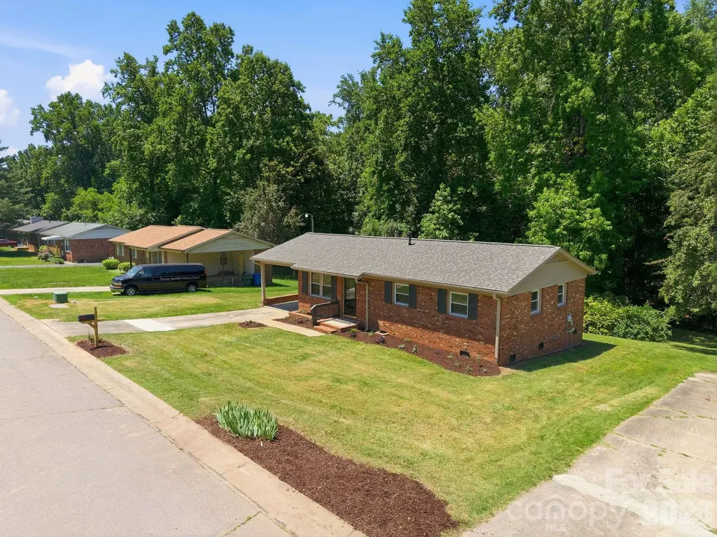 413 E Mclelland Avenue Mooresville NC 28115
