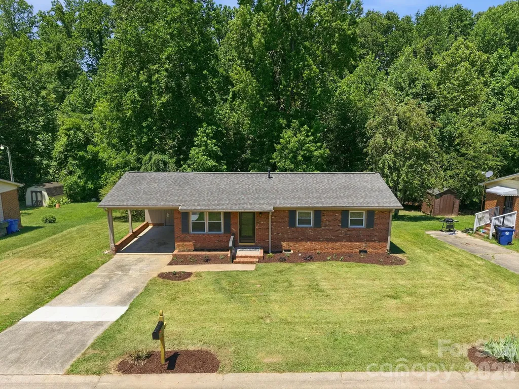 413 E Mclelland Avenue Mooresville NC 28115