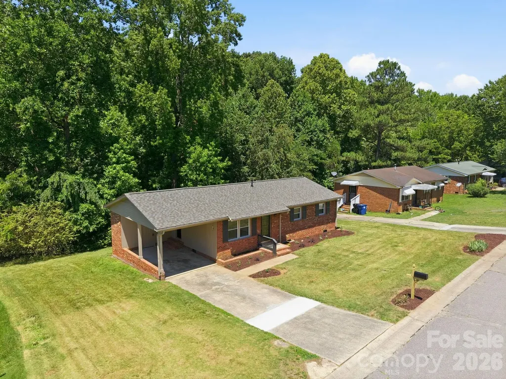 413 E Mclelland Avenue Mooresville NC 28115