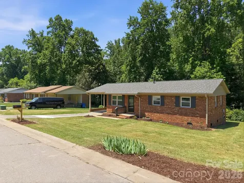 413 E Mclelland Avenue Mooresville NC 28115