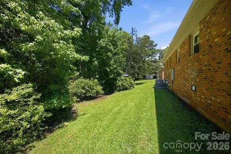 413 E Mclelland Avenue Mooresville NC 28115