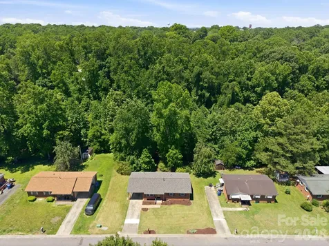 413 E Mclelland Avenue Mooresville NC 28115