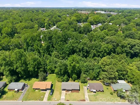 413 E Mclelland Avenue Mooresville NC 28115