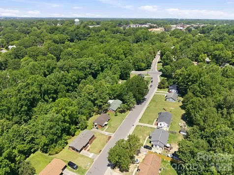 413 E Mclelland Avenue Mooresville NC 28115