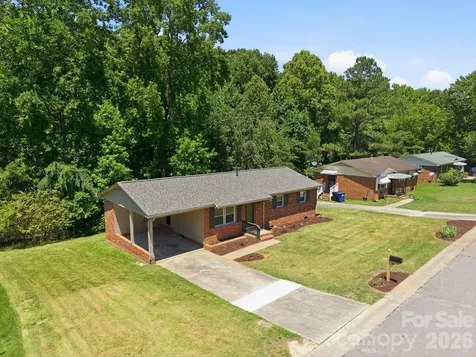 413 E Mclelland Avenue Mooresville NC 28115