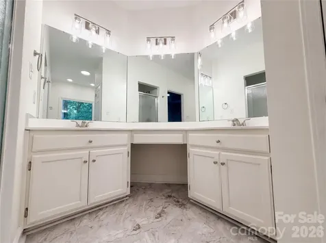 5908 Bookbinders Lane Charlotte NC 28270