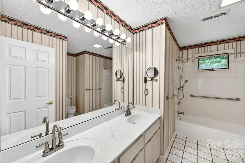 148 Miss Ellie Lane Gastonia NC 28056