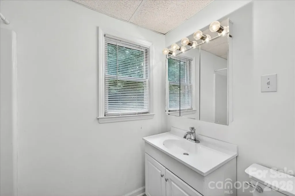 148 Miss Ellie Lane Gastonia NC 28056