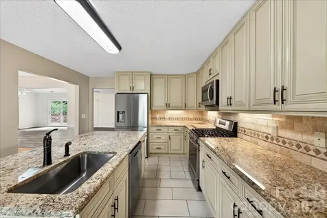 148 Miss Ellie Lane Gastonia NC 28056