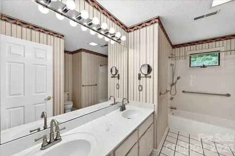 148 Miss Ellie Lane Gastonia NC 28056