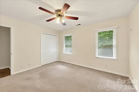 148 Miss Ellie Lane Gastonia NC 28056
