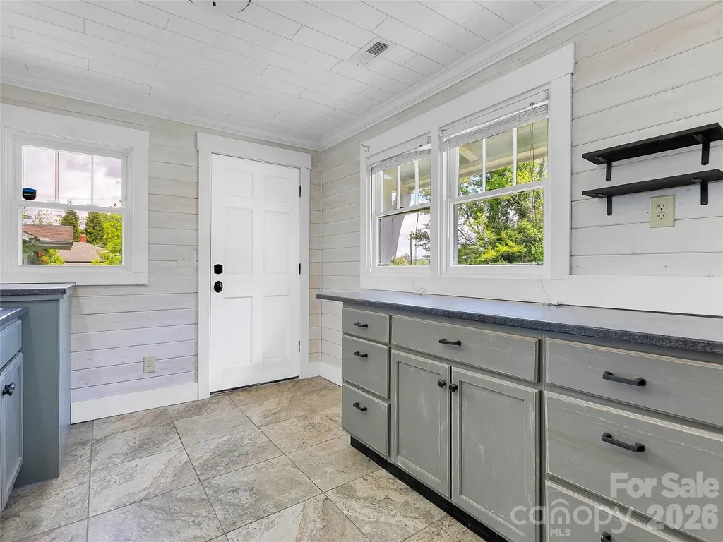 29 Salem Street Brevard NC 28712