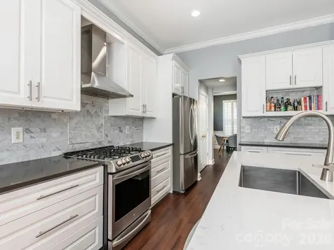 1409 Shade Tree Court Matthews NC 28104