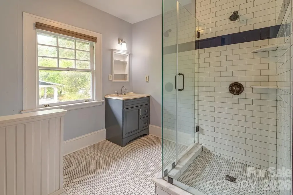 14 Watauga Street Asheville NC 28801